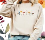 Flower Sweatshirt, Aesthetic Wild Flower Sweatshirt, Botanical Floral, Minimalist Shirts For Women, Botanical Shirt, Nature Lover Shirt